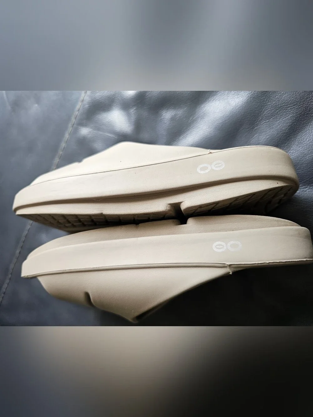 OOFOS Men’s Beige Recovery Slide - Lightweight Comfort